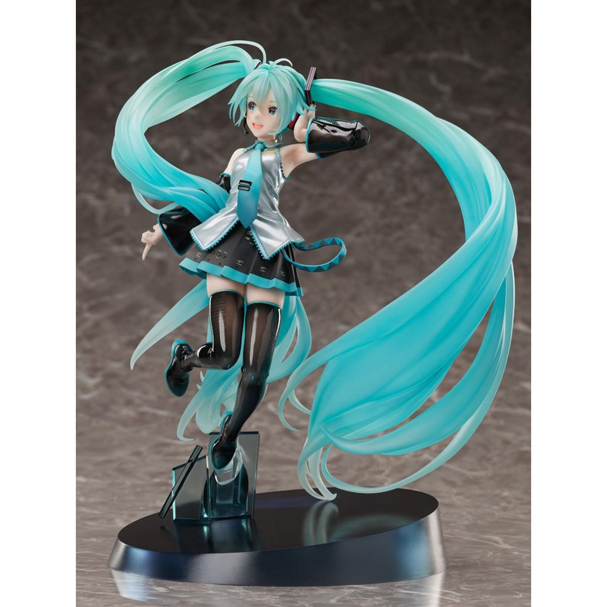 Hatsune Miku Chronicle Ver. 1/7 scale figure with twin-tails and microphone, wearing her original outfit in a dynamic pose.