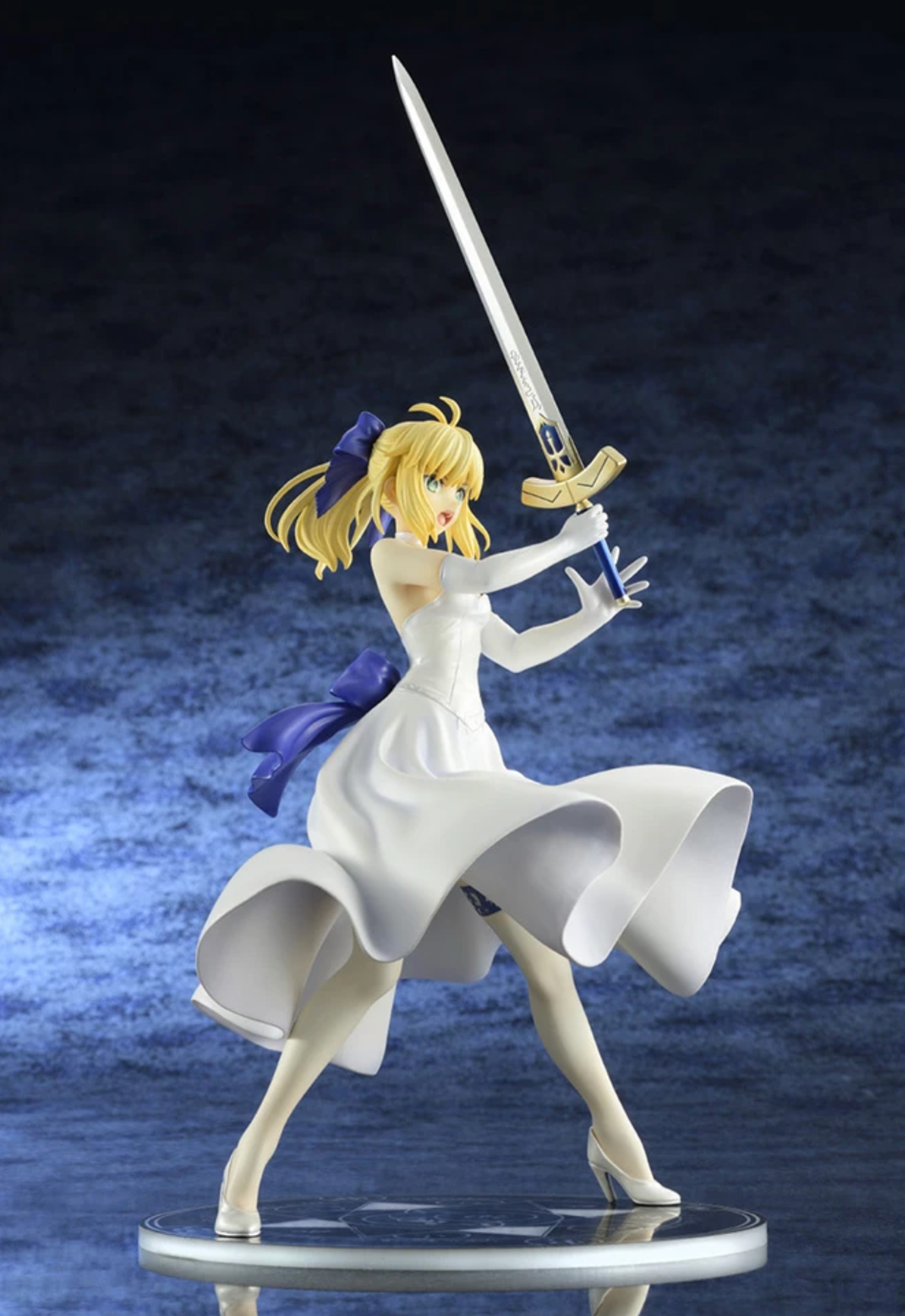 Mash Kyrielight 1/7 scale figure in white dress gazing into the distance, from FGO "Under the Same Sky" by Aniplex.