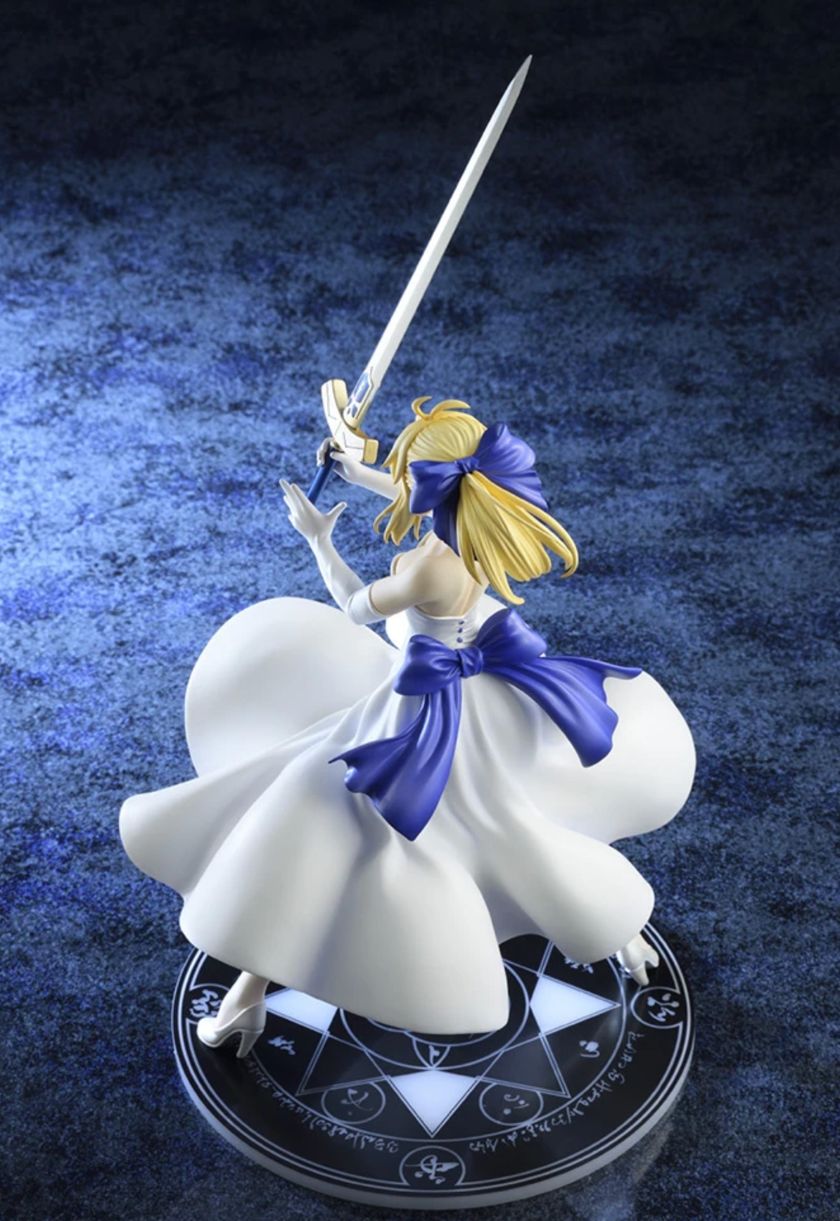 Mash Kyrielight 1/7 scale figure in white dress gazing into the distance, from FGO "Under the Same Sky" by Aniplex.