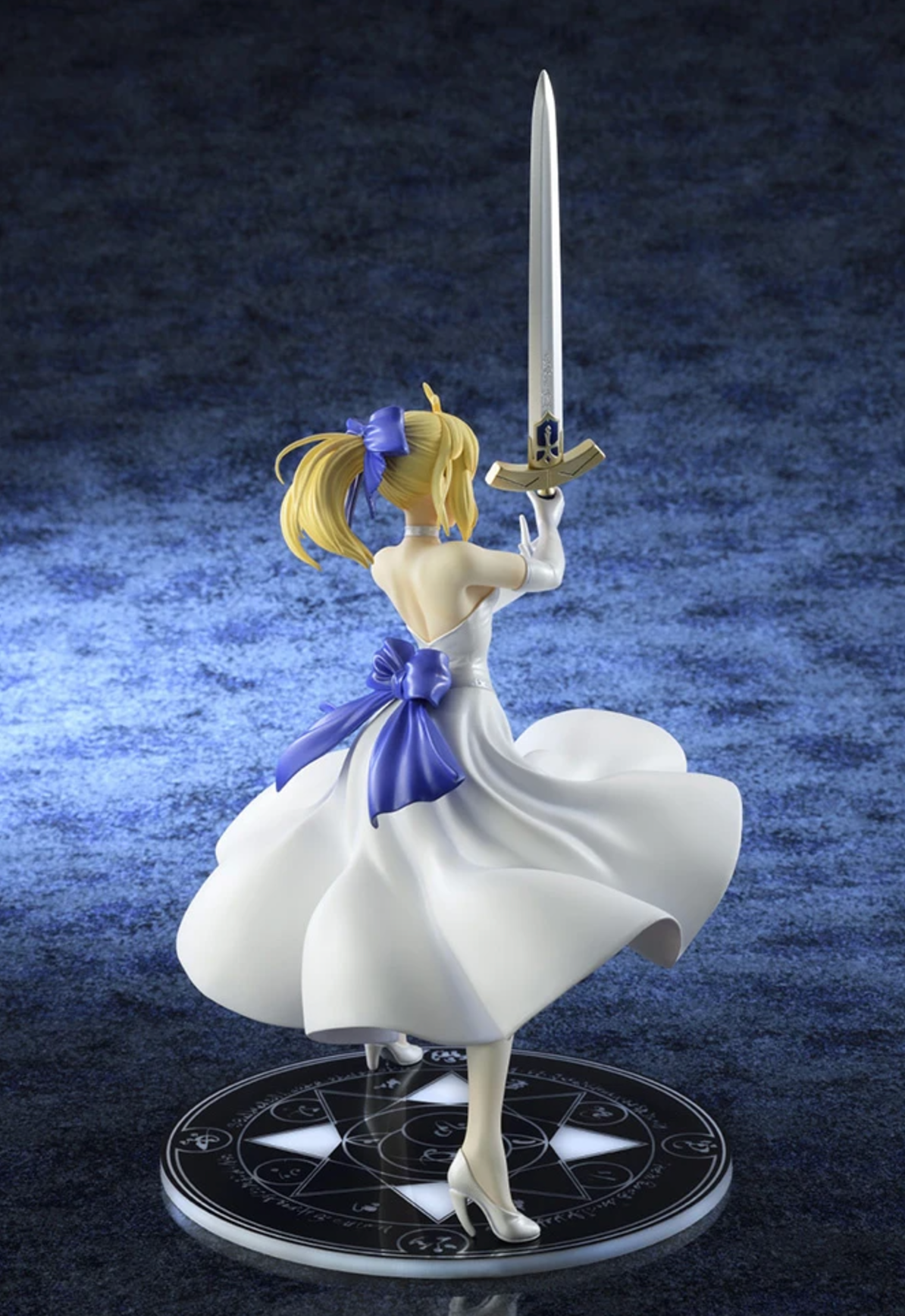 Mash Kyrielight 1/7 scale figure in white dress gazing into the distance, from FGO "Under the Same Sky" by Aniplex.