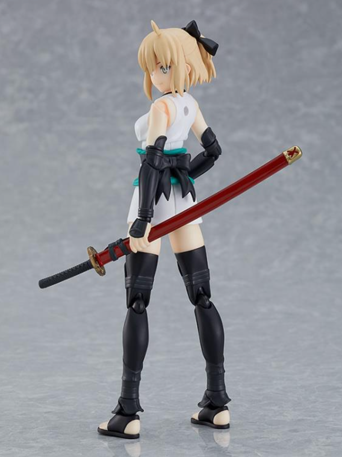 Saber Okita Souji figma in standard outfit with sword, articulated figure with dynamic accessories.