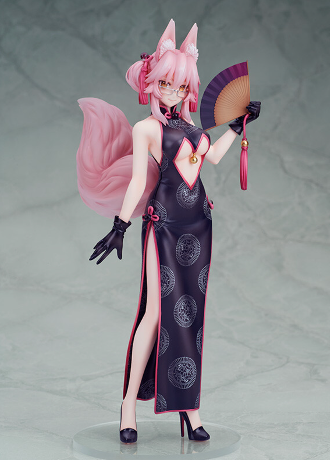  Tamamo Vitch Koyanskaya figure in a red China dress, holding a fan, from Fate/Grand Order by Flare.