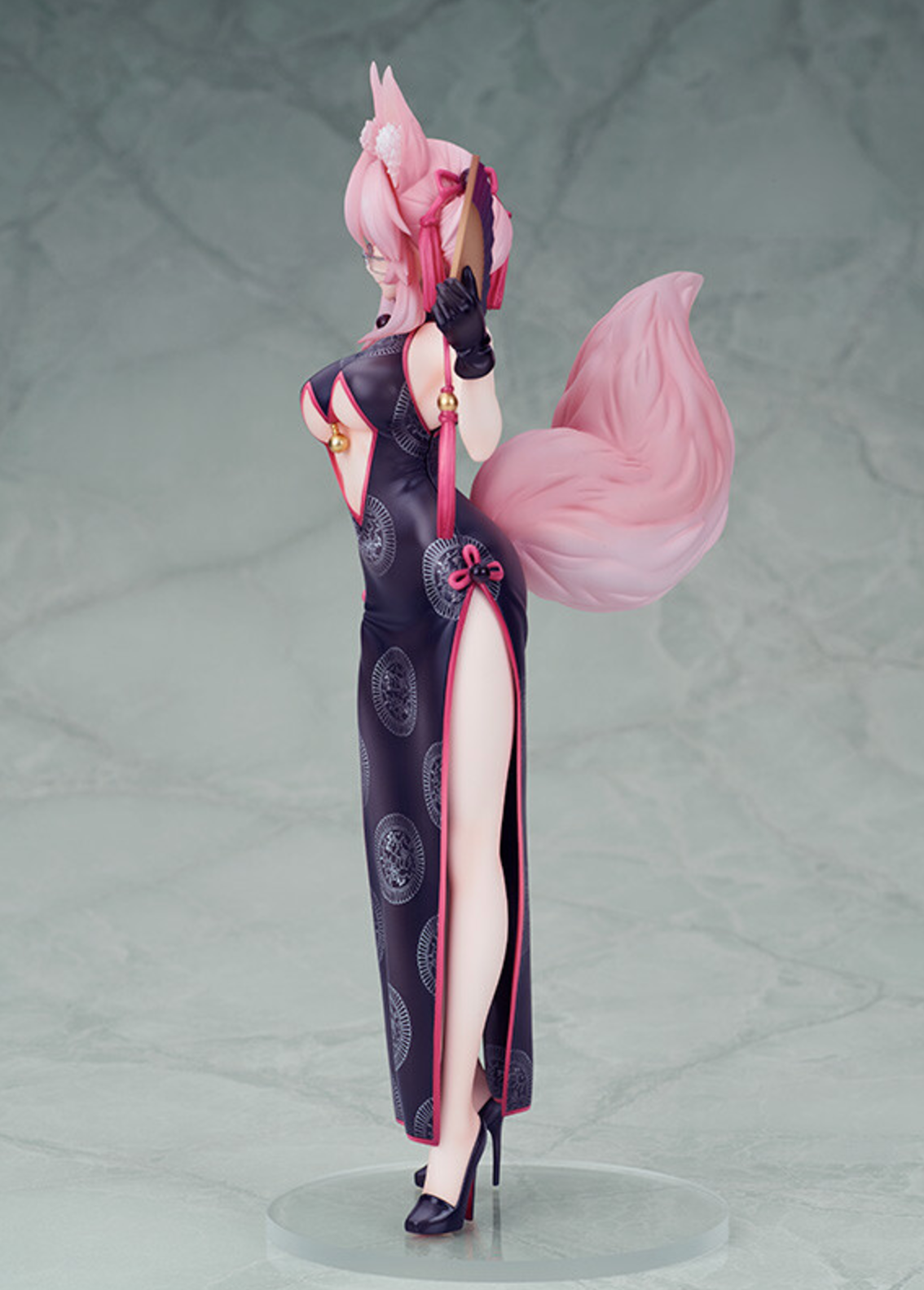  Tamamo Vitch Koyanskaya figure in a red China dress, holding a fan, from Fate/Grand Order by Flare.