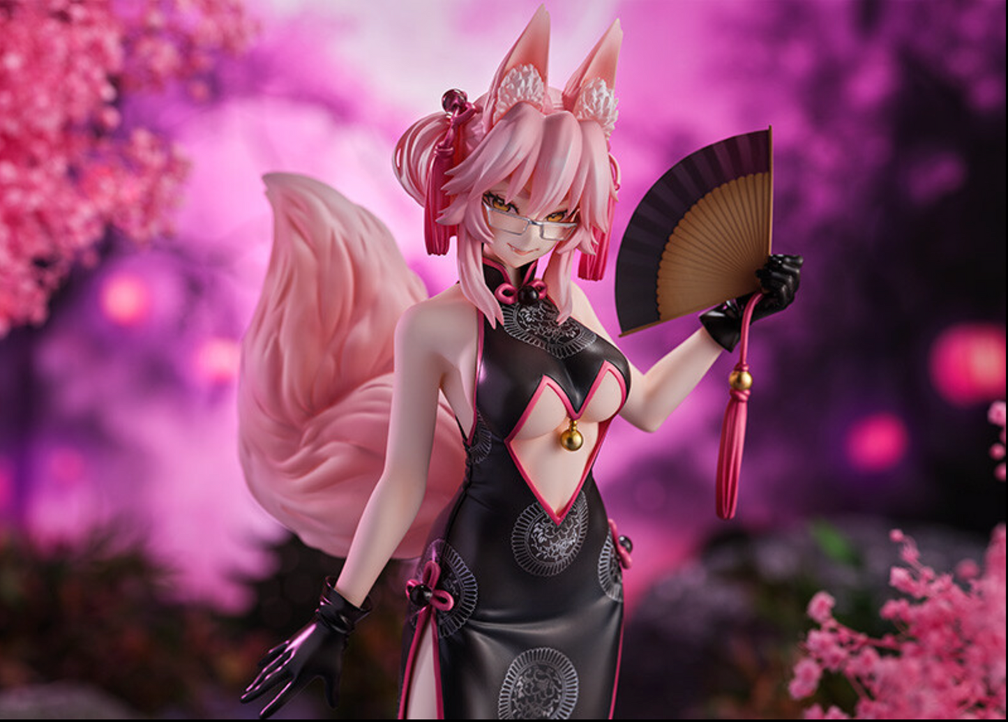  Tamamo Vitch Koyanskaya figure in a red China dress, holding a fan, from Fate/Grand Order by Flare.