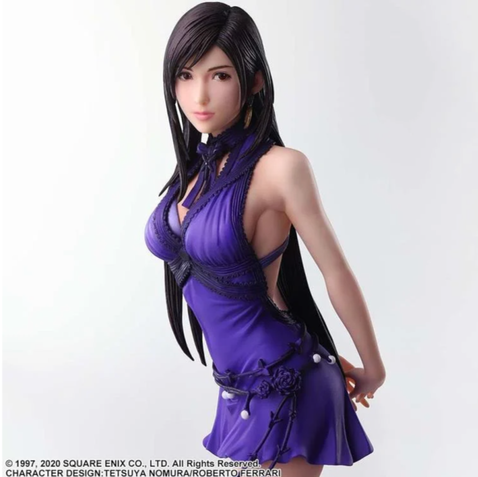 Tifa Lockhart figure in her elegant blue Kleid dress from Final Fantasy VII Remake Static Arts series.