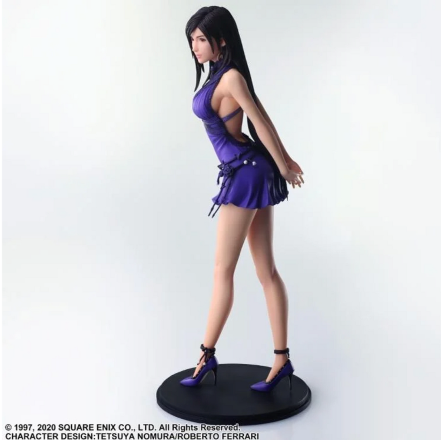 Tifa Lockhart figure in her elegant blue Kleid dress from Final Fantasy VII Remake Static Arts series.