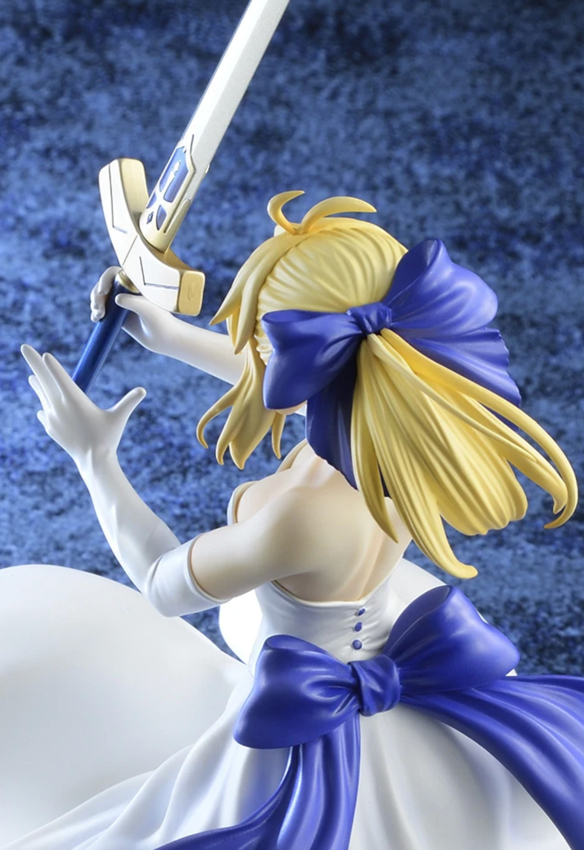 Mash Kyrielight 1/7 scale figure in white dress gazing into the distance, from FGO "Under the Same Sky" by Aniplex.